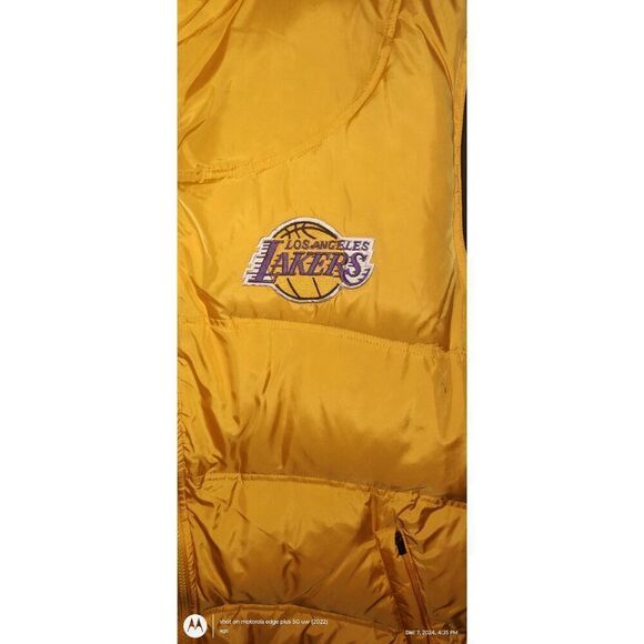 REEBOK Los Angeles Lakers Yellow Puffer Vest Sz 2XL Basketball Back spell out Do - Picture 3 of 10